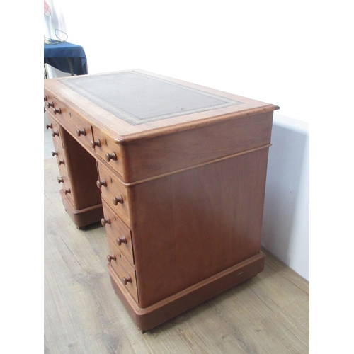 391 - A small mahogany Pedestal Desk, inset leather top, 3ft 4in wide.