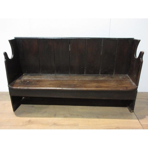 556 - An antique cut down oak Settle 5ft 6in W x 3ft H