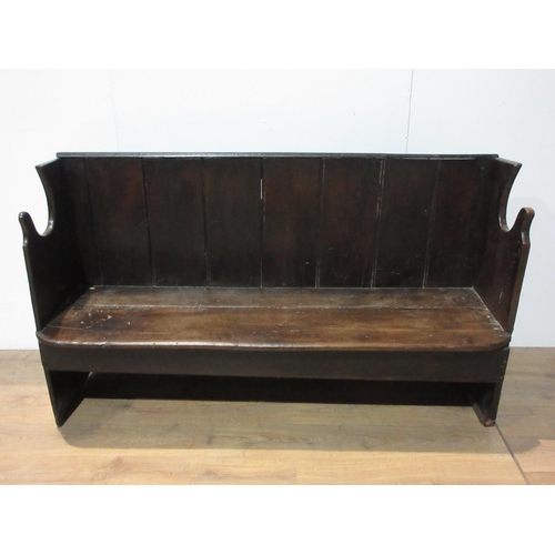 556 - An antique cut down oak Settle 5ft 6in W x 3ft H