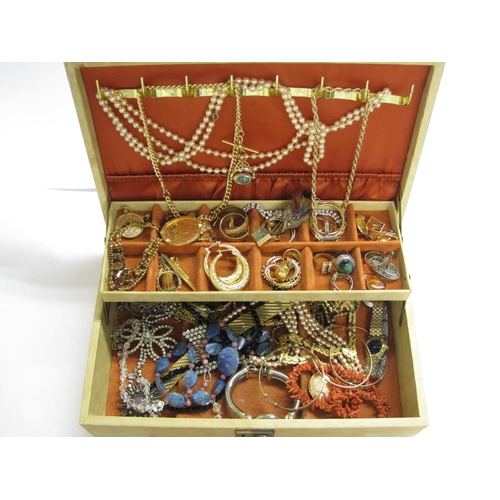 132 - A box of costume jewellery.