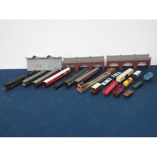 287 - Three boxes of 00 gauge Model Railway items including an unboxed Wrenn 'City of Stoke-on-Trent' in L... 