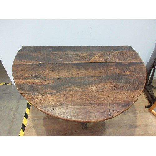 330 - An antique oak Gateleg Table with oval top, 5ft 2in open x 4ft 4in