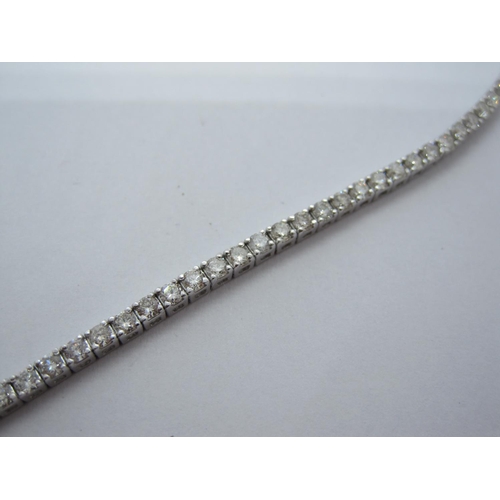 202 - A Diamond Tennis Bracelet set throughout brilliant-cut stones, total diamond weight 2.65cts, in 18ct... 