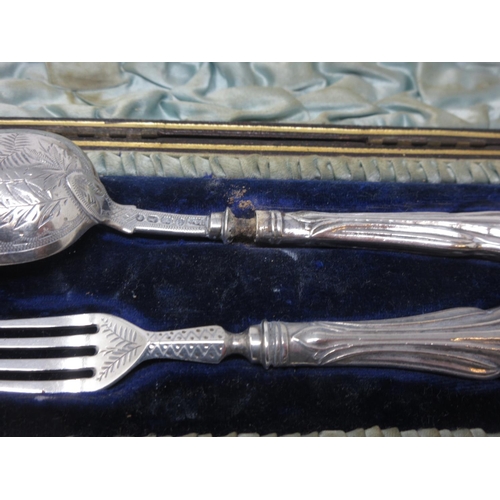 237 - A George VI silver pedestal Dish, Birmingham 1942, and a Victorian silver Christening Spoon and Fork... 