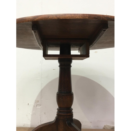 457 - A late 18th Century mahogany Pillar Table with tripod supports 2ft 9in D x 2ft 4in H