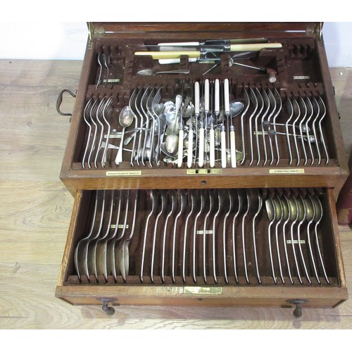 393 - An oak Canteen of Cutlery stamped Goldsmiths and Silversmiths Company Ltd 1ft 8in W