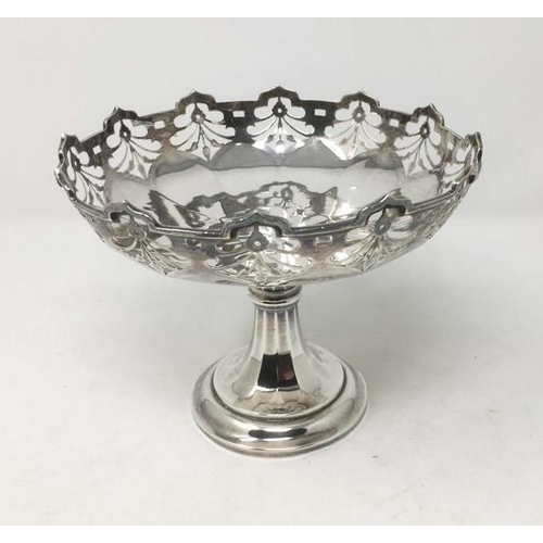 140 - A George V silver Comport with shaped pierced border on pedestal base, Birmingham 1918, 260 gms