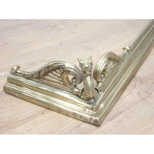 523 - A large brass fender with scrolled design and dragon's heads, 5ft 5in W