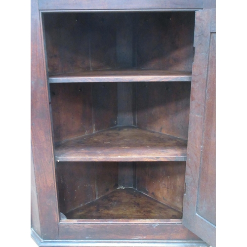 109 - An antique oak hanging Corner Cupboard fitted panel door 3ft 2 1/2in H x 2ft 9 1/2in W