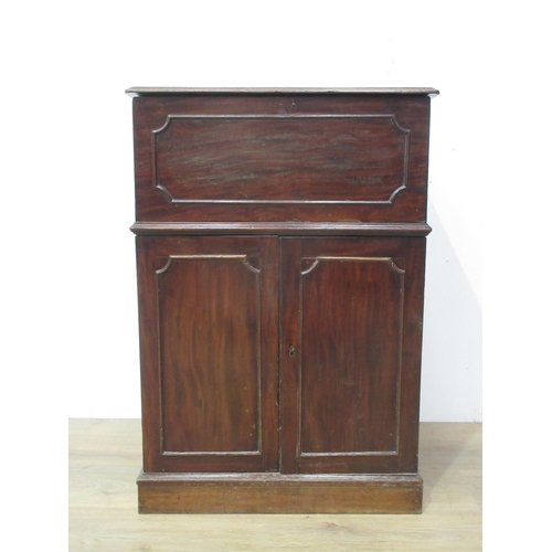 149 - A 19th Century mahogany Cellarette with hinged lid enclosing a compartmentalised metal lined interio... 