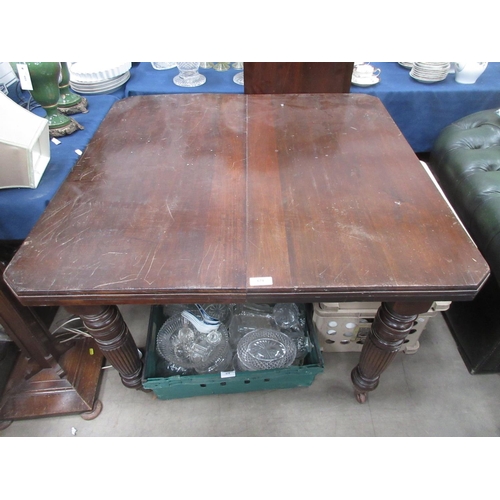 490 - A Victorian mahogany extending Dining Table with one leaf 3ft 6in L x 2ft 5in H