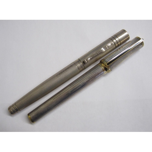 194 - A Yard O Led silver cased Fountain Pen with engine turning, Birmingham 2001, no box or papers and a ... 