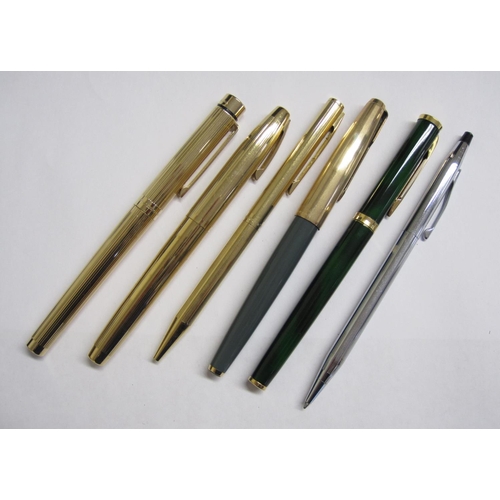 195 - Two Sheaffer gold plated Fountain Pens (one boxed), a Sheaffer gold plated retractable Ballpoint Pen... 