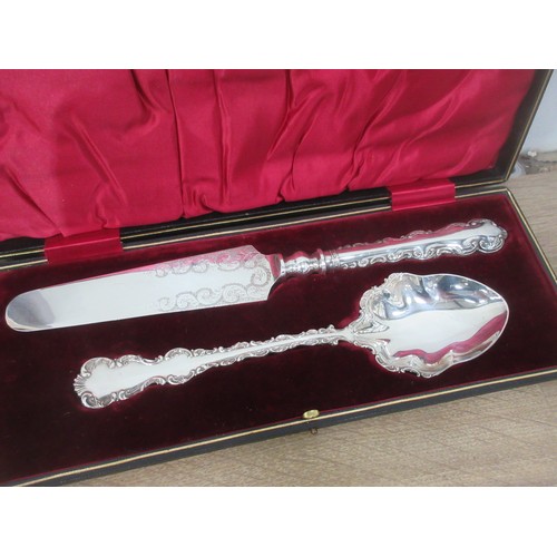 493 - A set of twelve plated Tea Knives and Forks in case and a plated Spoon and Knife Serving Set in case