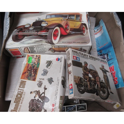 17 - A quantity of plastic Kits including Airfix Sopwith Camel, Airco DH4, Ju52, etc