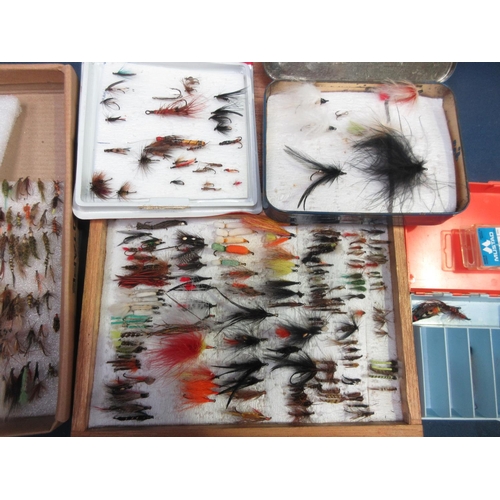 318 - A quantity of modern hand tied Trout Flies and Lures