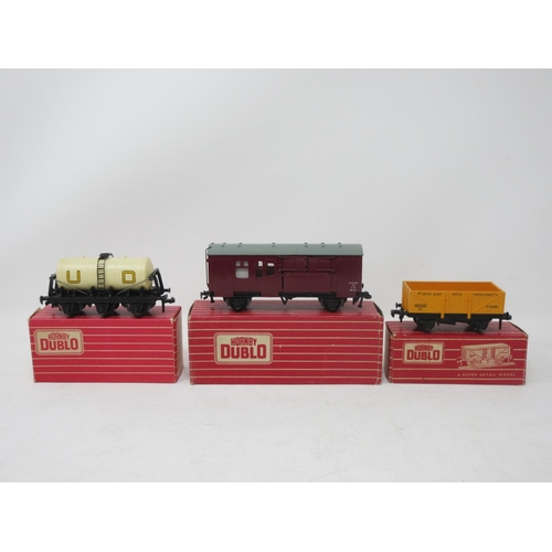 33 - A boxed Hornby Dublo 2-rail B.R. Horse Box with horse, 'United Dairies' Tank, 'United Glass Bottle' ... 