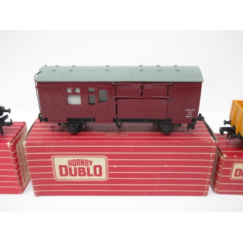 33 - A boxed Hornby Dublo 2-rail B.R. Horse Box with horse, 'United Dairies' Tank, 'United Glass Bottle' ... 