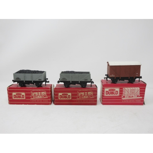 33 - A boxed Hornby Dublo 2-rail B.R. Horse Box with horse, 'United Dairies' Tank, 'United Glass Bottle' ... 