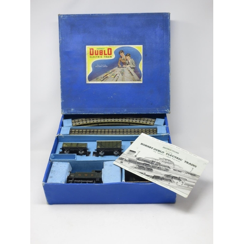 36 - A boxed Hornby Dublo 3-rail EDG7 G.W.R. horseshoe magnet Goods Set