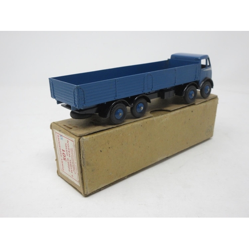 94 - A boxed Dinky Supertoys No.501 1st type blue 8-wheel Foden with correct 'B' to box