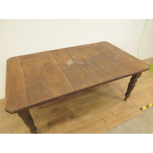 489 - A Victorian oak Dining Table on turned legs 5ft 10in W x 2ft 5in H