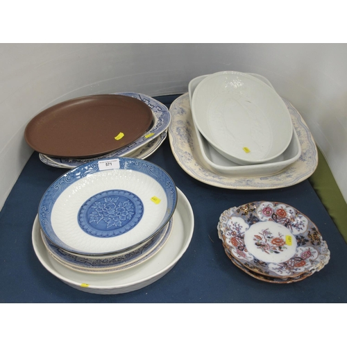 571 - Various Meat Dishes, Oven Dish and Plates