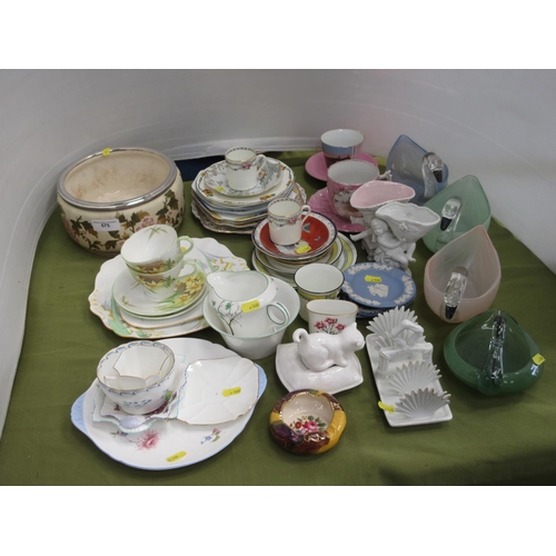 575 - Four glass Swan Bowls, various Tea Cups and Saucers, Bowl, etc