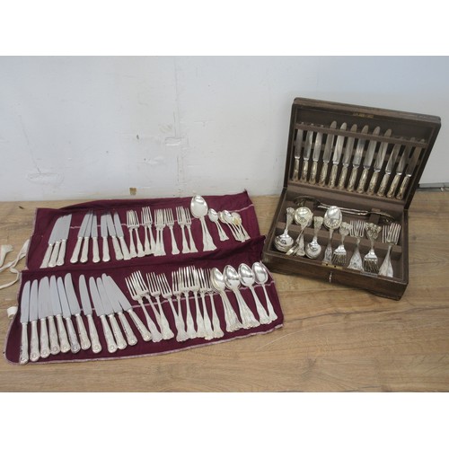 632 - An oak Canteen of silver plated Cutlery and a quantity of other plated Cutlery