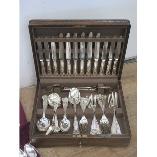 632 - An oak Canteen of silver plated Cutlery and a quantity of other plated Cutlery