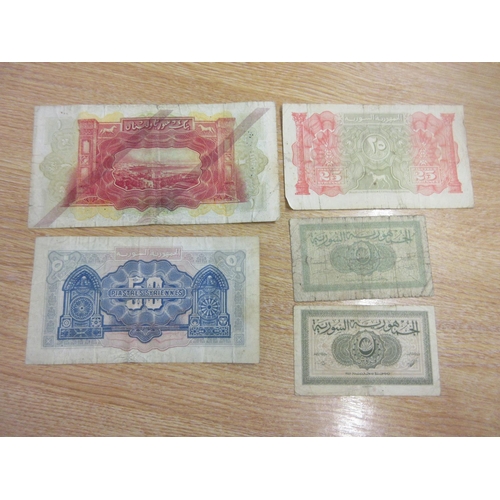 215 - Syrian Banknotes, 5 Piastres 1942 & 1944, 25 Piastres 1942, 50 Piastres 1942 and 1 Livre 1939 (5)