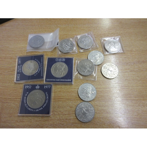 318 - A collection of British and World Coins, to include 1970 proof set, a 1780 re-strike Thaler and a on... 