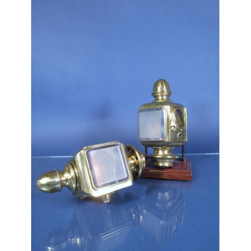 18 - A pair of brass Carriage Lamps