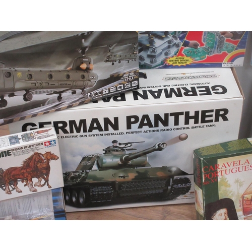 526A - A boxed Radio Control Panther Tank, Revell USS Constitution Kit, Academy U-Boat Kit and other Kits, ... 