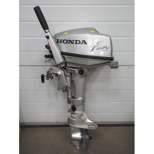 642A - A Honda 5hp Outboard Motor and Fuel Tank