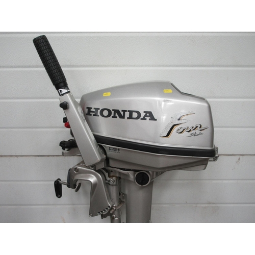 642A - A Honda 5hp Outboard Motor and Fuel Tank