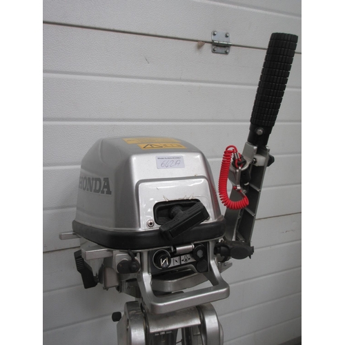 642A - A Honda 5hp Outboard Motor and Fuel Tank