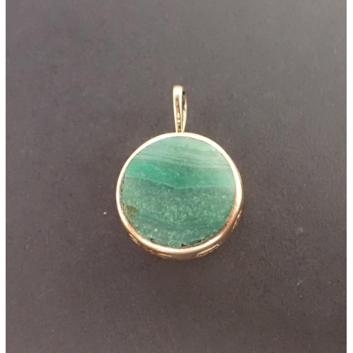 188 - A David Scott Walker double sided round Pendant set cornelian (chipped) and malachite in 9ct gold