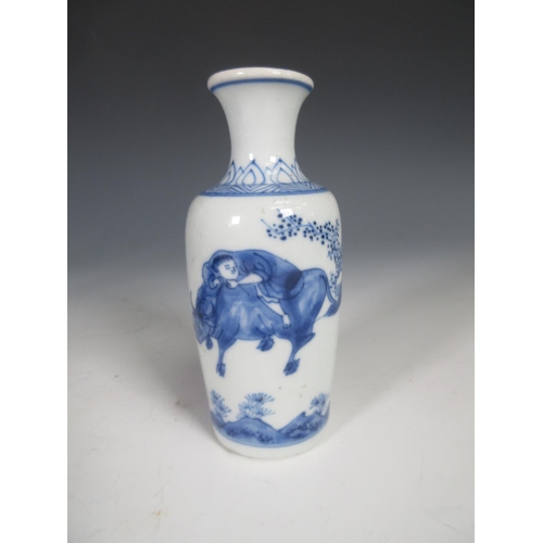 316 - A quantity of Chinese 19th Century and later blue and white China including a bottle-shaped Vase, 10... 