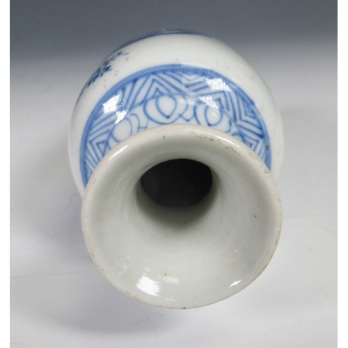 316 - A quantity of Chinese 19th Century and later blue and white China including a bottle-shaped Vase, 10... 