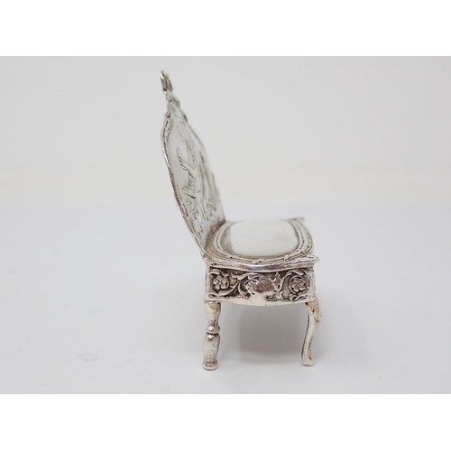 39 - An Edward VII Continental silver miniature Settee decorated birds with ribbon surmount. Import mark,... 