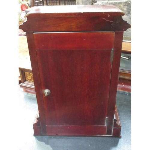 401 - A Eureka electric Mantel Clock No.9061, Patent No.14614 1906 in mahogany case 15in H x 11in W