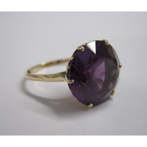 174 - A colour change Topaz Dress Ring claw-set round stone to carved mount in 9ct gold, ring size N 1/2