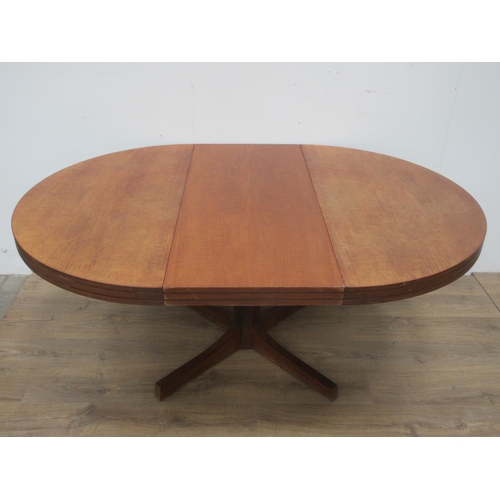 32 - A 1960's Teak extending Dining Table 4ft W x 2ft 5in H