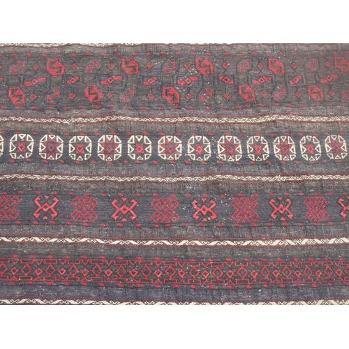 362 - A woollen Kilim Rug 9ft 6in x 5ft 4in