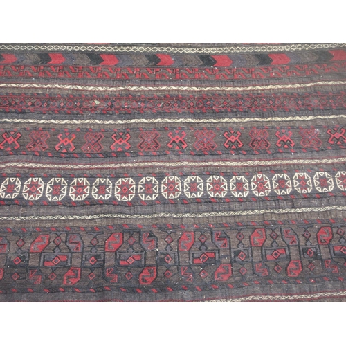 362 - A woollen Kilim Rug 9ft 6in x 5ft 4in