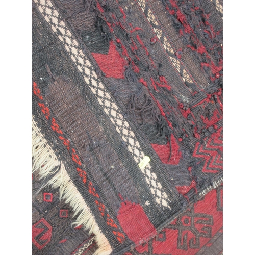 362 - A woollen Kilim Rug 9ft 6in x 5ft 4in