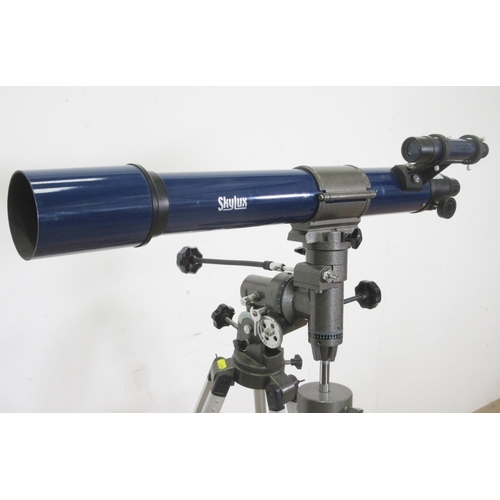 380 - A Skylux Telescope on tripod