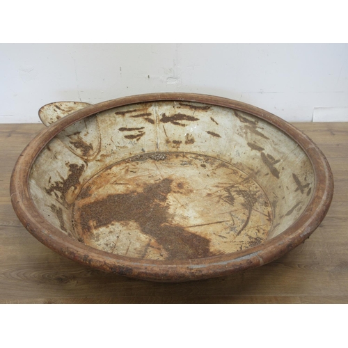 394 - A circular tin Bath 3ft 1in D