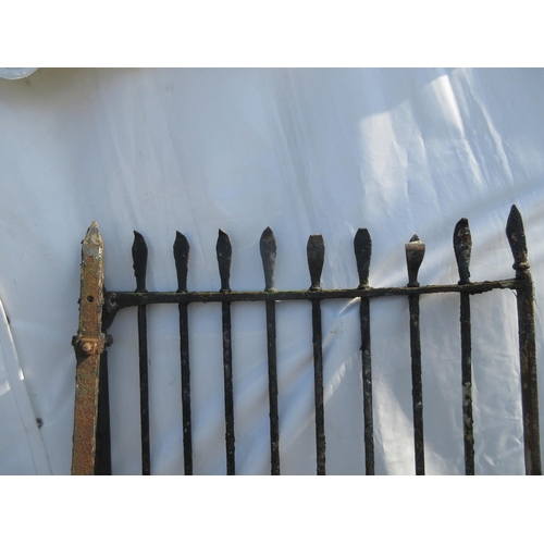 325 - An antique cast iron Gate on hinges, 5ft 2in H x 3ft 1in W